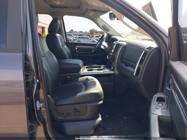 2017 RAM 1500 NIGHT  4X4 5'7 BOX