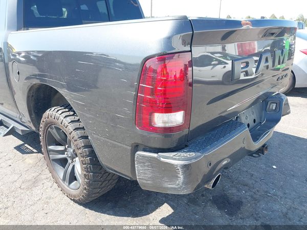 2017 RAM 1500 NIGHT  4X4 5'7 BOX