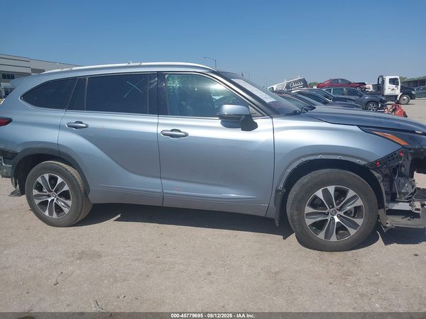 2022 TOYOTA HIGHLANDER XLE