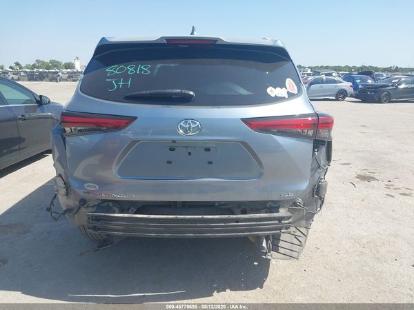 2022 TOYOTA HIGHLANDER XLE