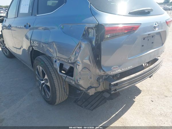 2022 TOYOTA HIGHLANDER XLE