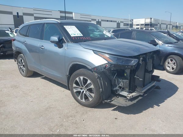 2022 TOYOTA HIGHLANDER XLE
