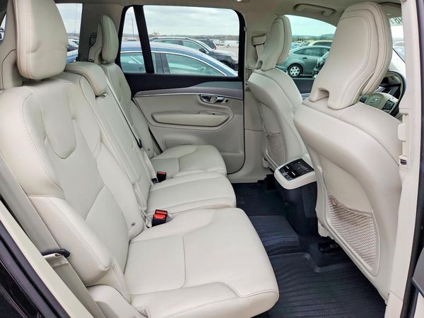 2023 VOLVO XC90