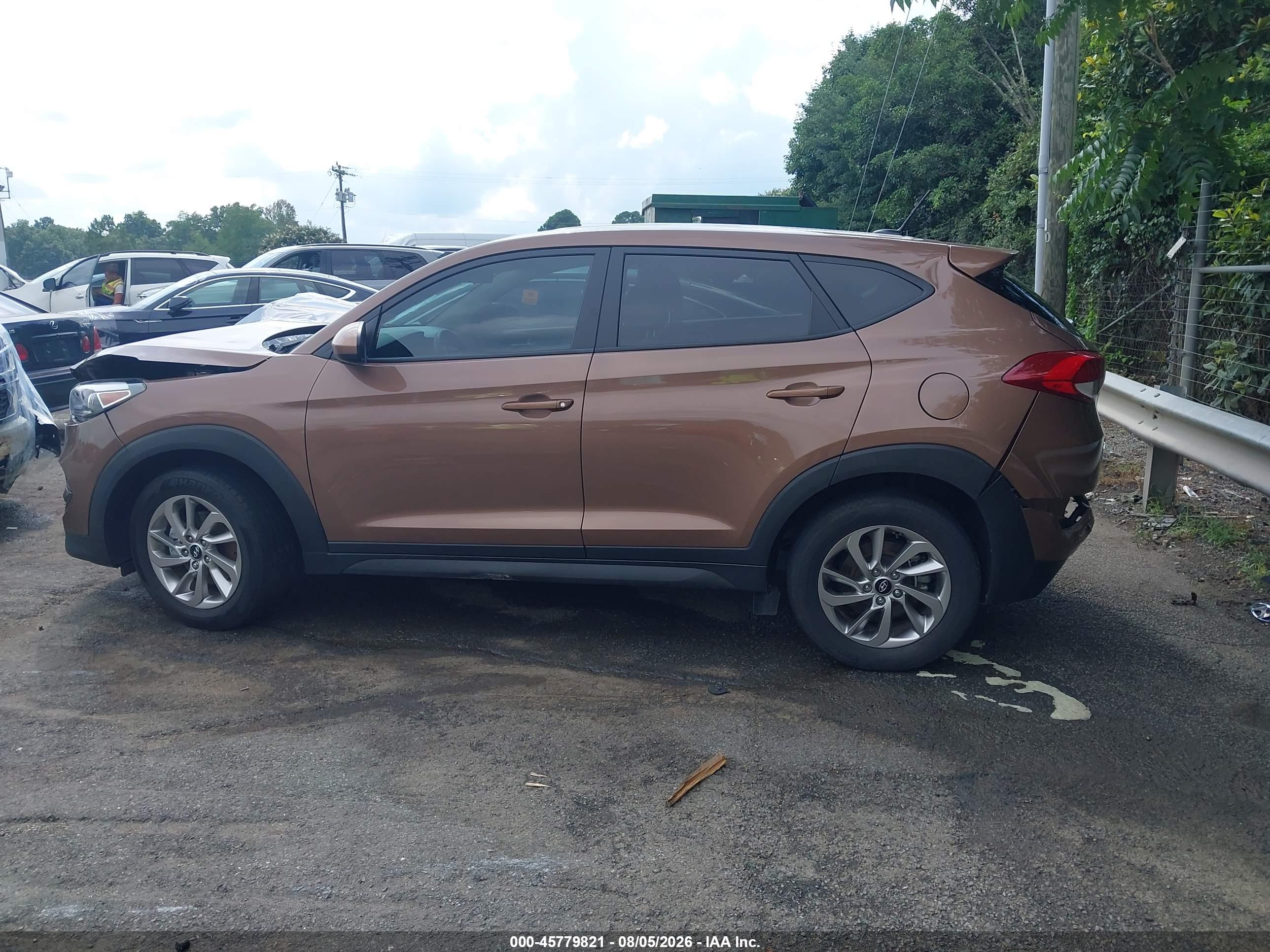 2017 HYUNDAI TUCSON SE