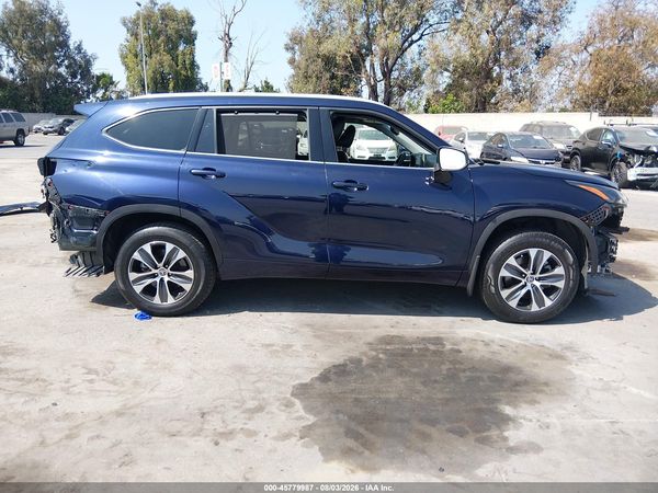 2022 TOYOTA HIGHLANDER XLE
