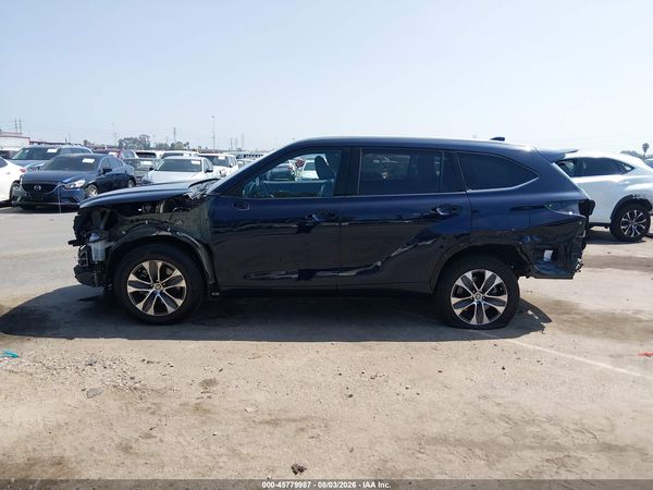 2022 TOYOTA HIGHLANDER XLE