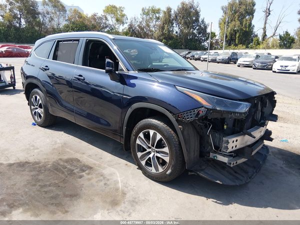 2022 TOYOTA HIGHLANDER XLE