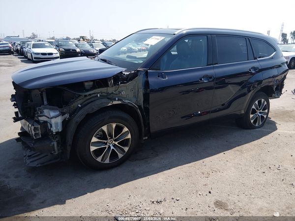 2022 TOYOTA HIGHLANDER XLE