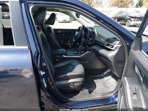 2022 TOYOTA HIGHLANDER XLE