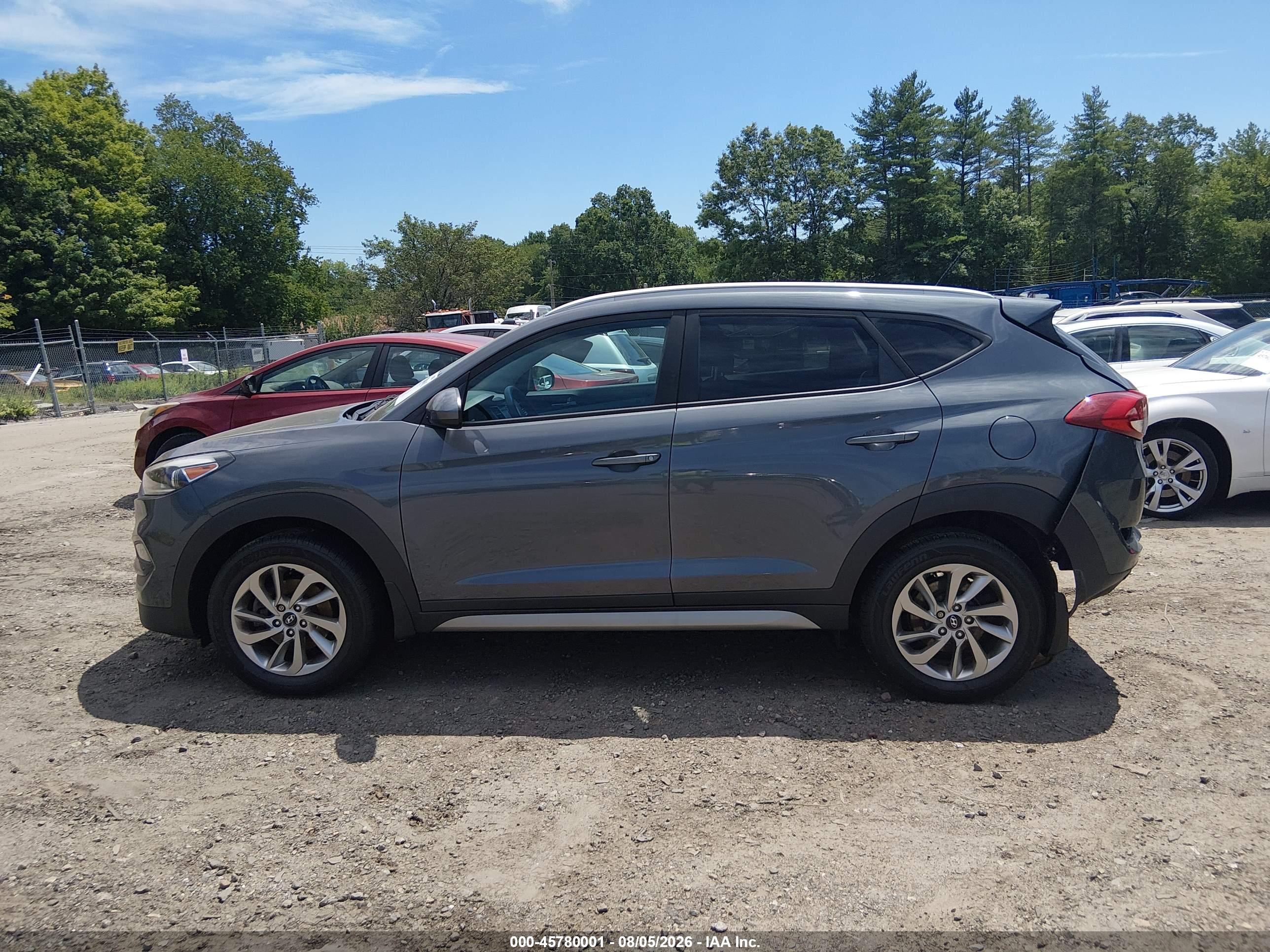 2017 HYUNDAI TUCSON SE