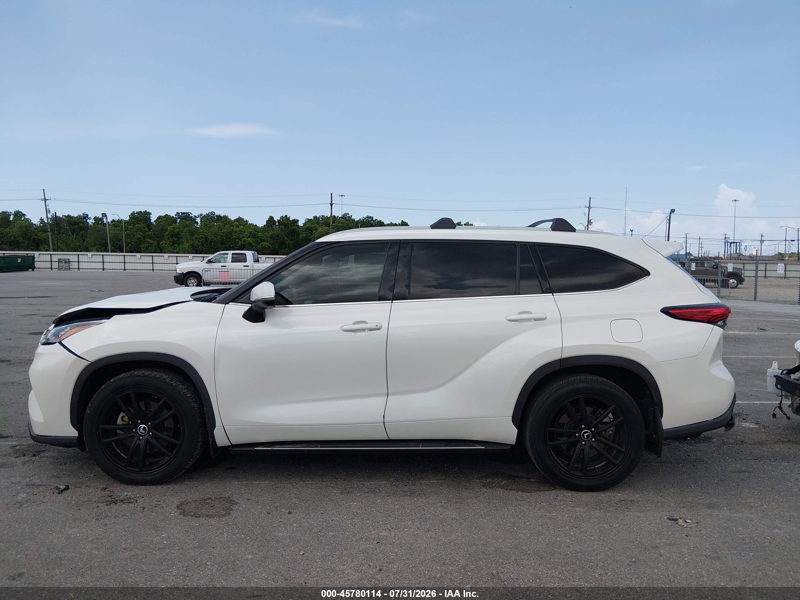 2020 TOYOTA HIGHLANDER XLE
