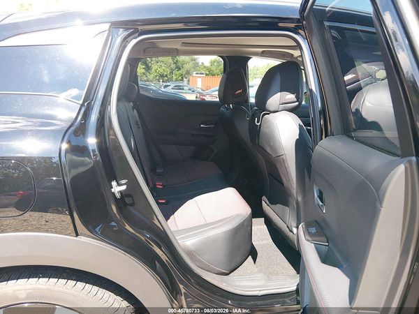 2025 NISSAN KICKS SR INTELLIGENT AWD — I8