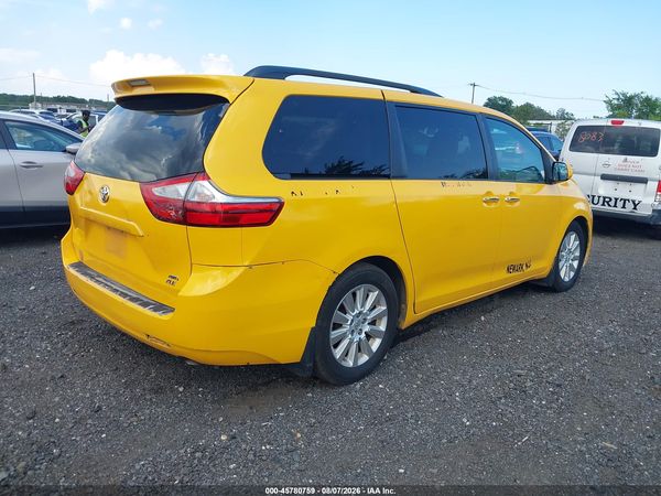 2015 TOYOTA SIENNA — I4