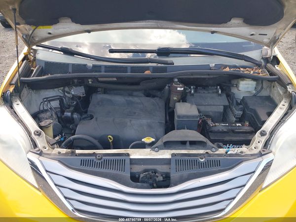2015 TOYOTA SIENNA XLE PREMIUM 7 PASSENGER — I10