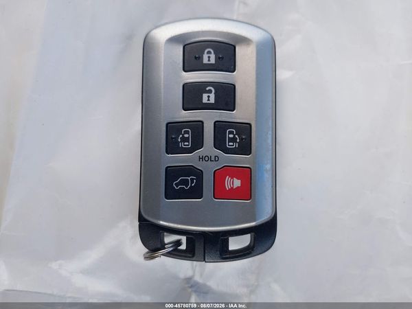 2015 TOYOTA SIENNA XLE PREMIUM 7 PASSENGER — I11