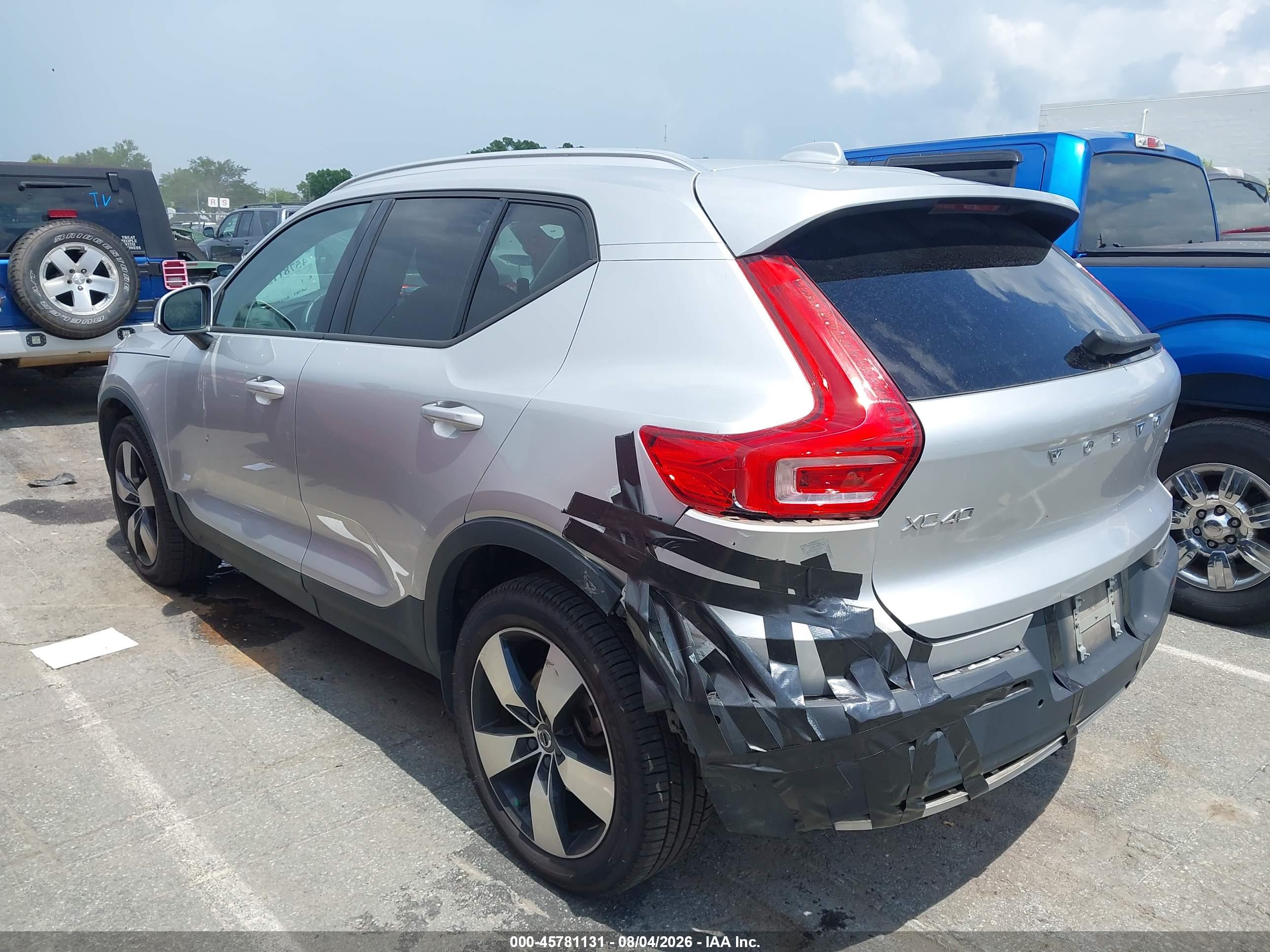 2019 VOLVO XC40 T5 MOMENTUM