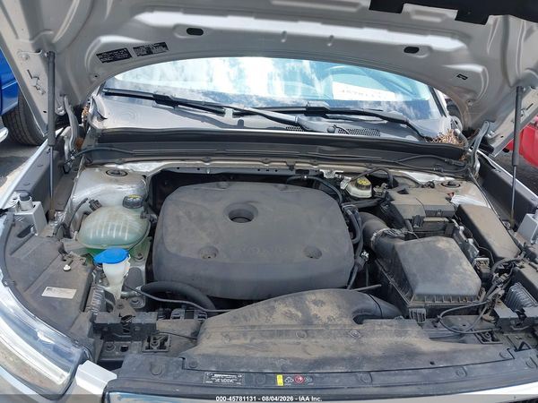 2019 VOLVO XC40 T5 MOMENTUM