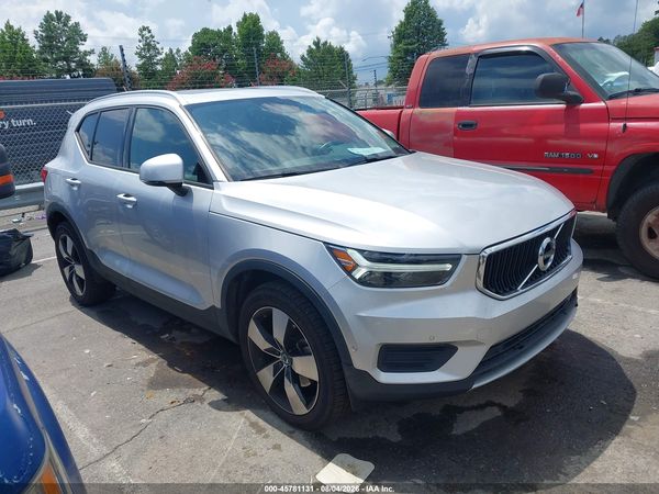 2019 VOLVO XC40 T5 MOMENTUM