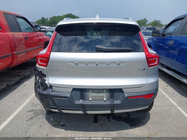 2019 VOLVO XC40 T5 MOMENTUM