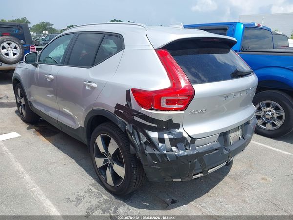 2019 VOLVO XC40 T5 MOMENTUM
