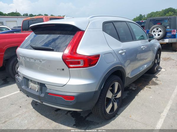 2019 VOLVO XC40 T5 MOMENTUM
