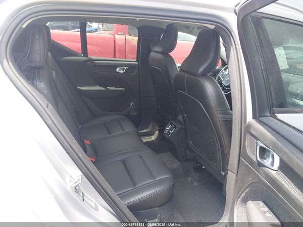 2019 VOLVO XC40 T5 MOMENTUM