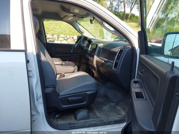 2017 RAM 1500 TRADESMAN  4X4 6'4 BOX