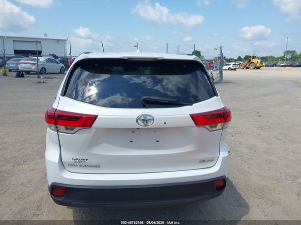 2017 TOYOTA HIGHLANDER SE