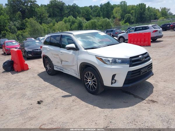 2017 TOYOTA HIGHLANDER SE