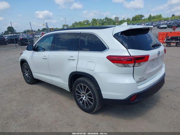 2017 TOYOTA HIGHLANDER SE