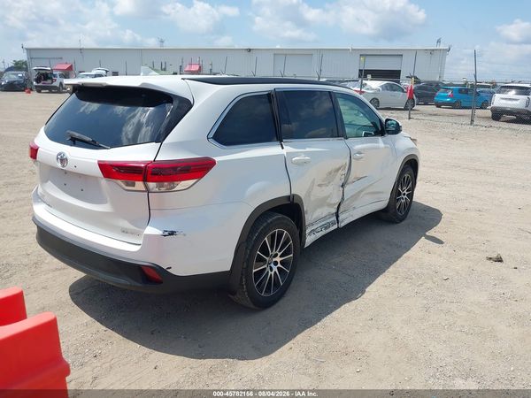 2017 TOYOTA HIGHLANDER SE