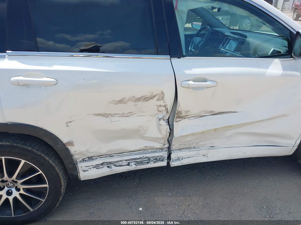 2017 TOYOTA HIGHLANDER SE