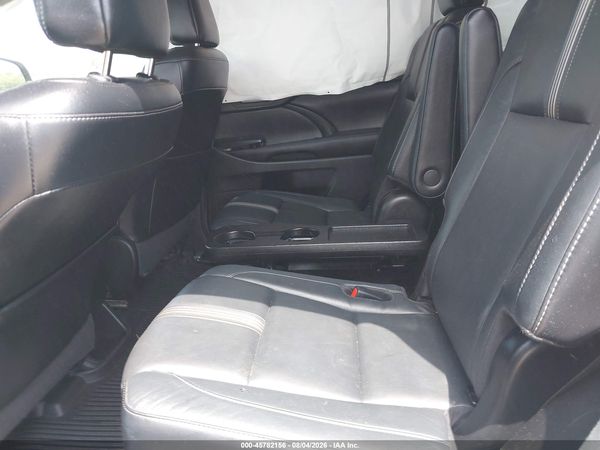 2017 TOYOTA HIGHLANDER SE