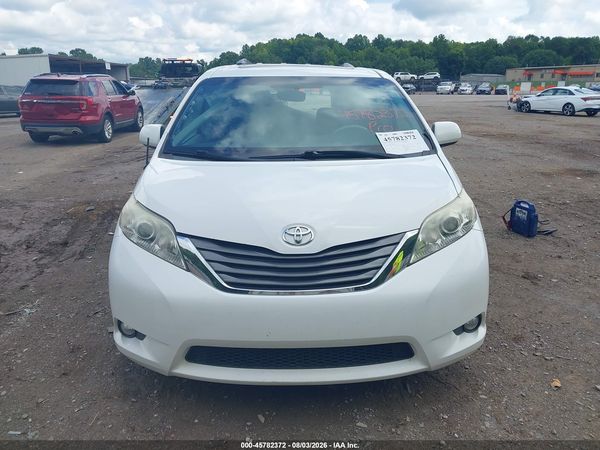 2014 TOYOTA SIENNA XLE V6 8 PASSENGER