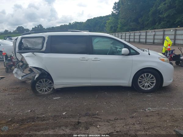 2014 TOYOTA SIENNA XLE V6 8 PASSENGER