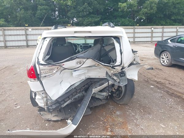 2014 TOYOTA SIENNA XLE V6 8 PASSENGER