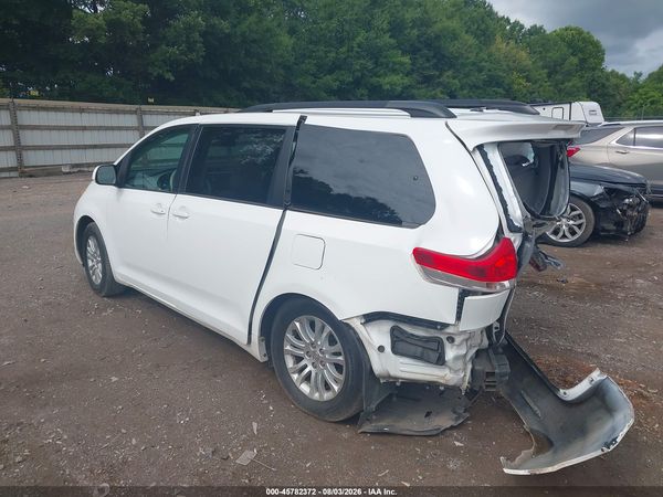 2014 TOYOTA SIENNA XLE V6 8 PASSENGER