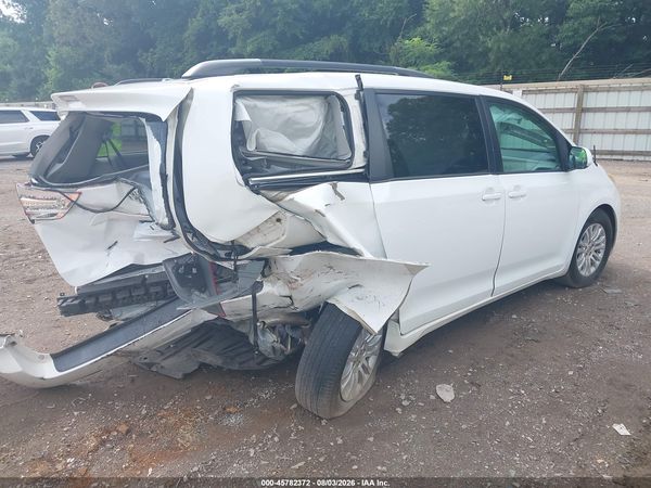 2014 TOYOTA SIENNA XLE V6 8 PASSENGER