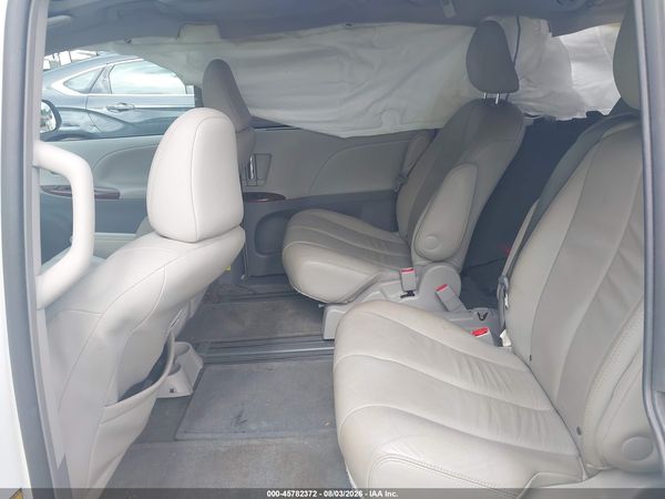 2014 TOYOTA SIENNA XLE V6 8 PASSENGER