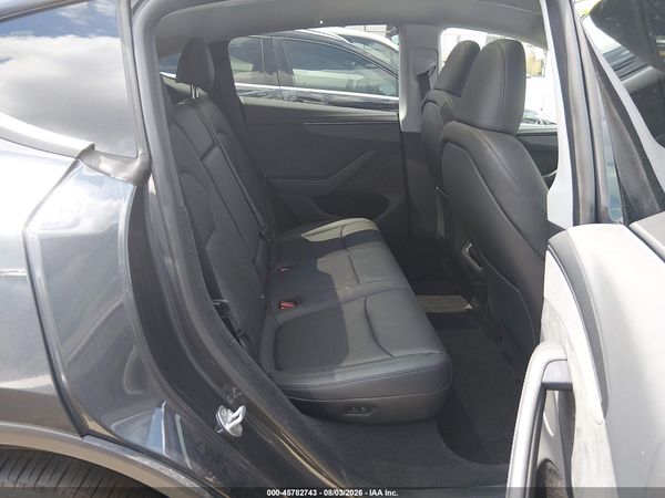 2026 TESLA MODEL Y