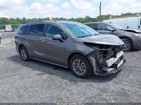 2024 TOYOTA SIENNA XLE — I1