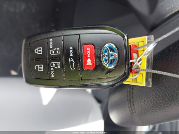 2024 TOYOTA SIENNA XLE — I11