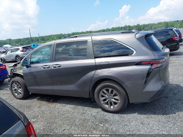 2024 TOYOTA SIENNA XLE — I117