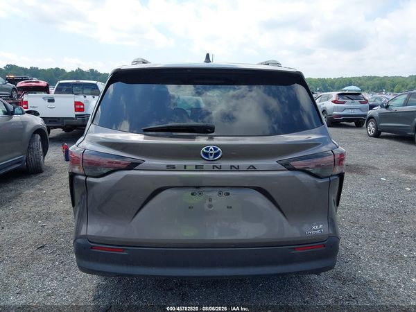 2024 TOYOTA SIENNA XLE — I119