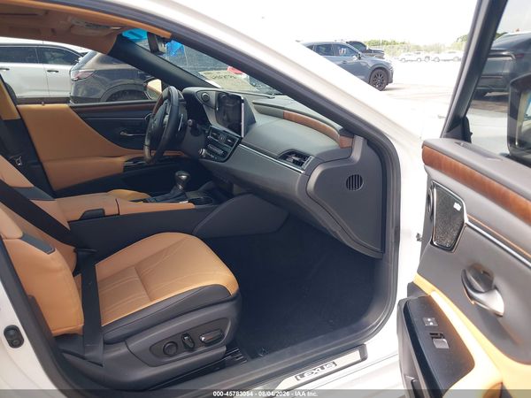 2025 LEXUS ES 300H ULTRA LUXURY