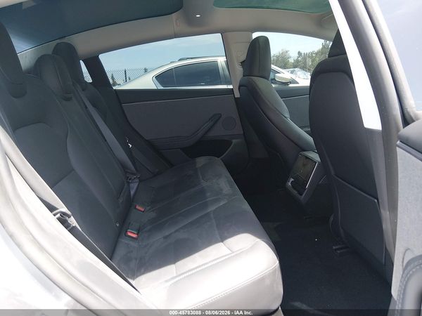 2026 TESLA MODEL 3 — I8