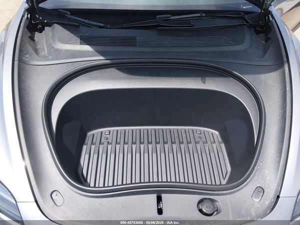 2026 TESLA MODEL 3 — I10