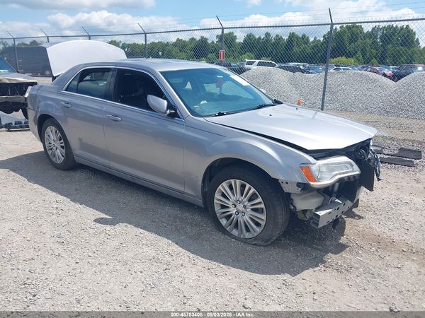 2014 CHRYSLER 300 — I1