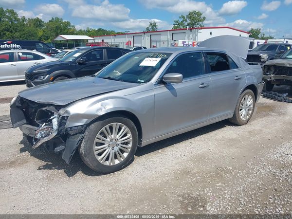 2014 CHRYSLER 300 — I2