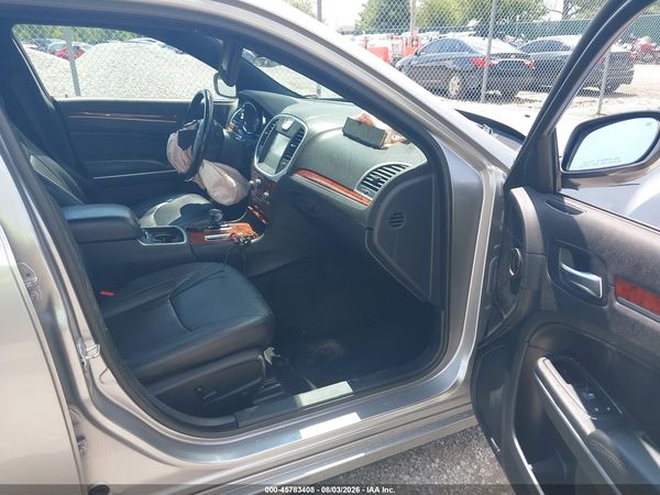 2014 CHRYSLER 300 — I5